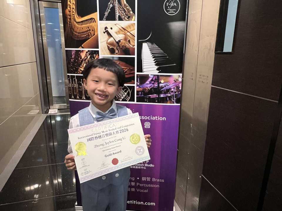 Photo with certficate